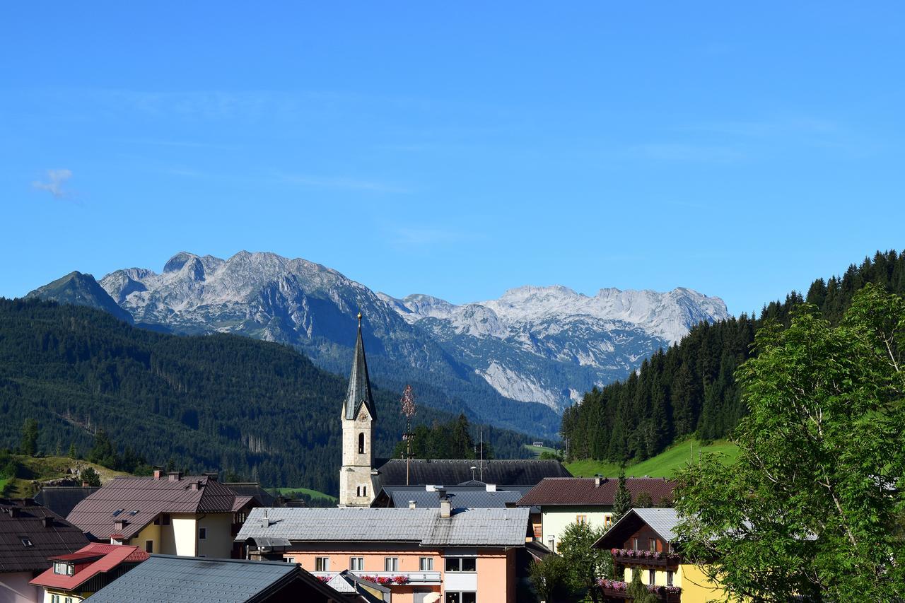 Hotel Kronenhirsch Rußbach am Paß Gschütt Exteriör bild