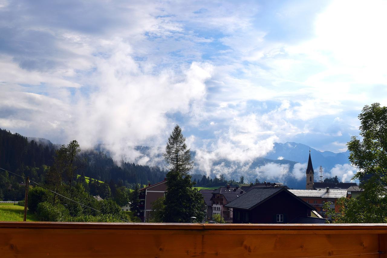 Hotel Kronenhirsch Rußbach am Paß Gschütt Exteriör bild