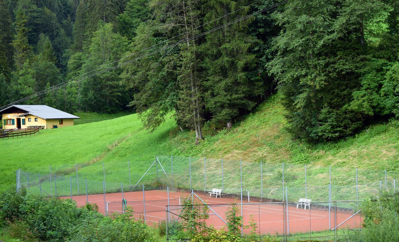 Hotel Kronenhirsch Rußbach am Paß Gschütt Exteriör bild