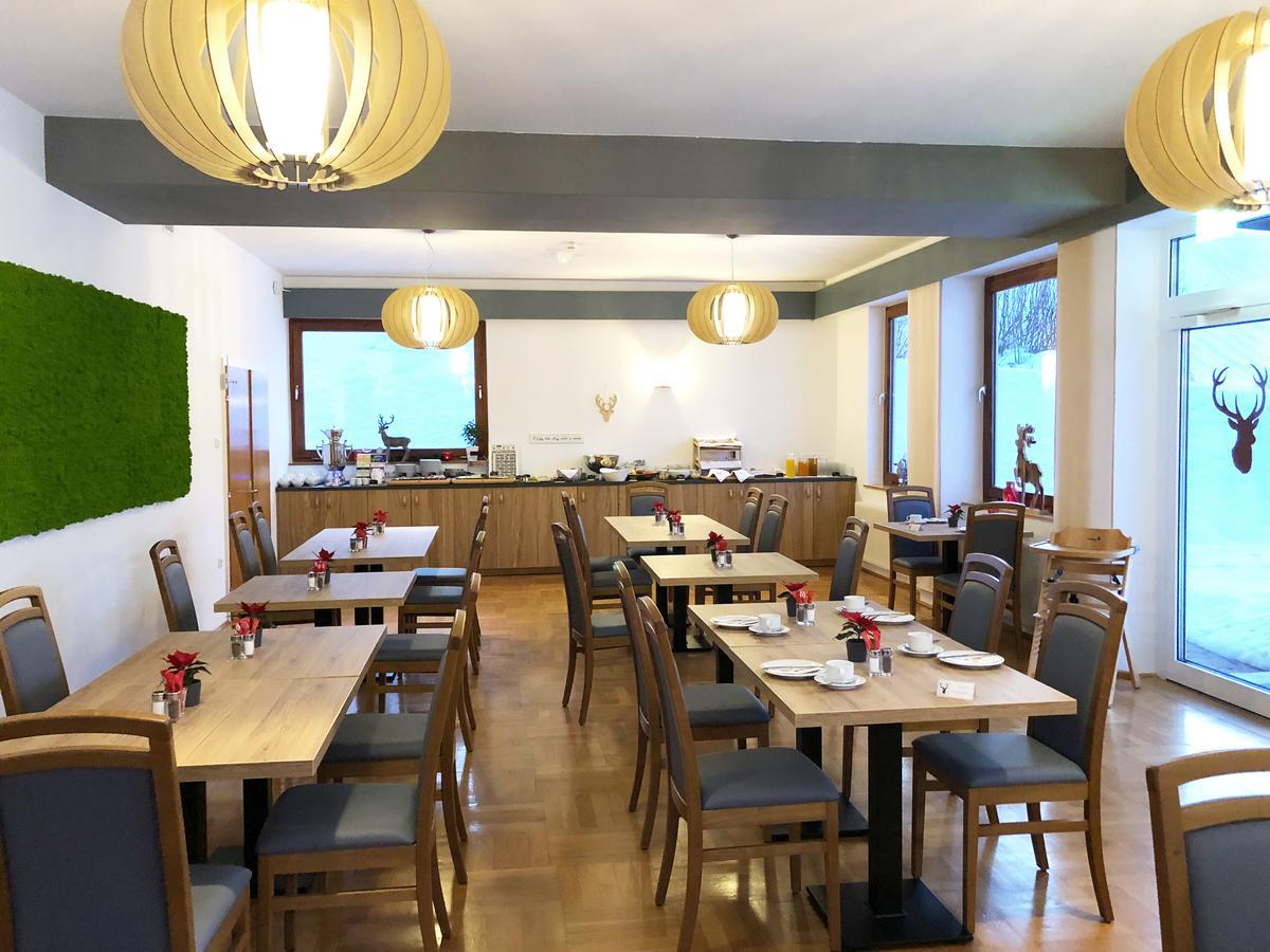 Hotel Kronenhirsch Rußbach am Paß Gschütt Exteriör bild