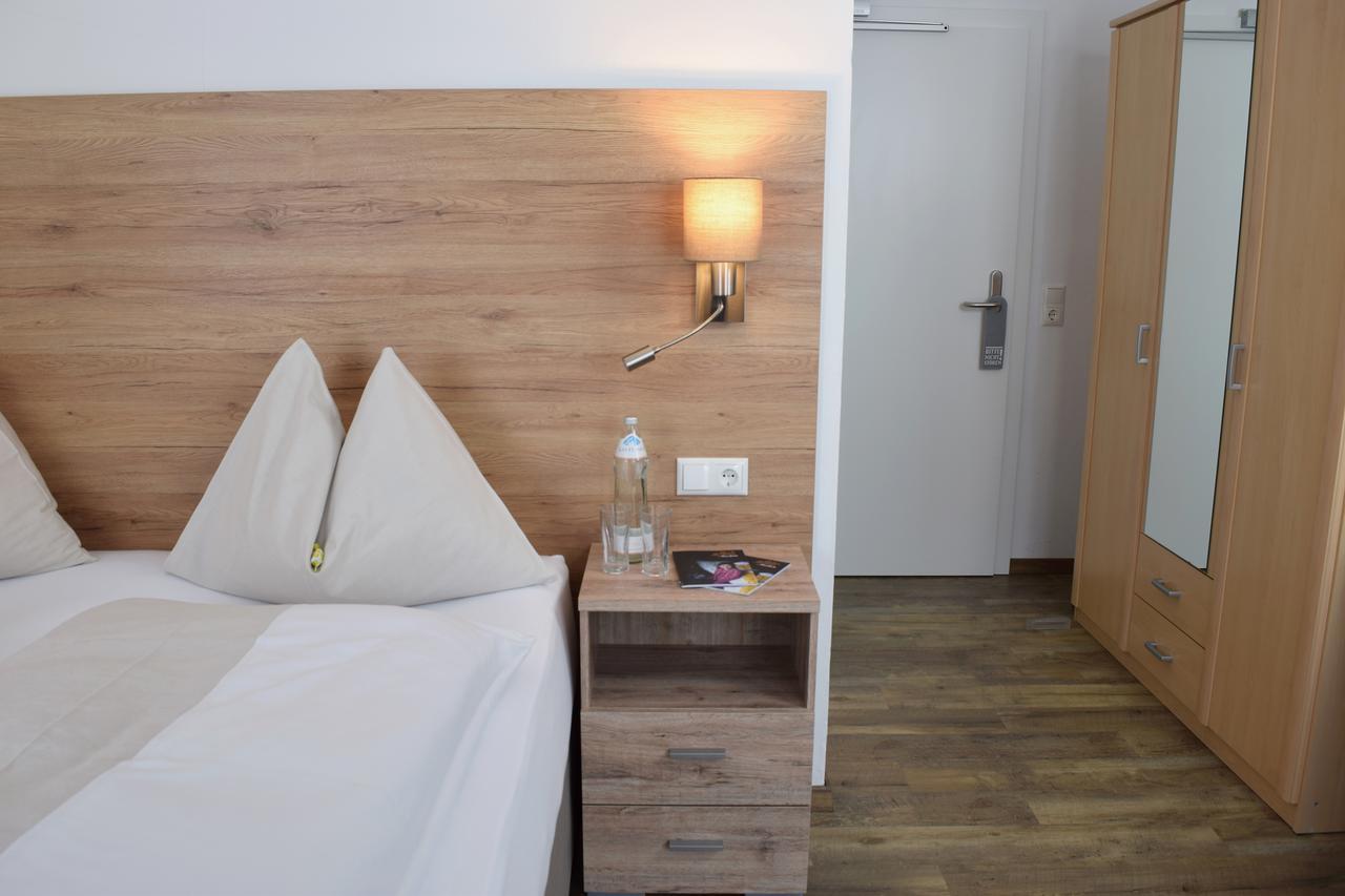 Hotel Kronenhirsch Rußbach am Paß Gschütt Exteriör bild