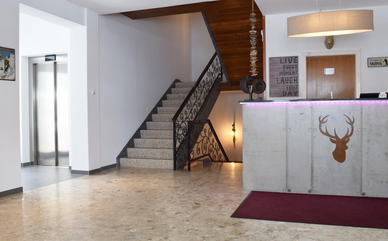 Hotel Kronenhirsch Rußbach am Paß Gschütt Exteriör bild