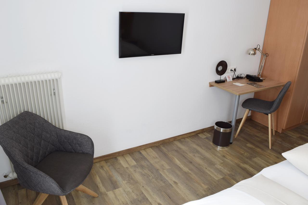 Hotel Kronenhirsch Rußbach am Paß Gschütt Exteriör bild