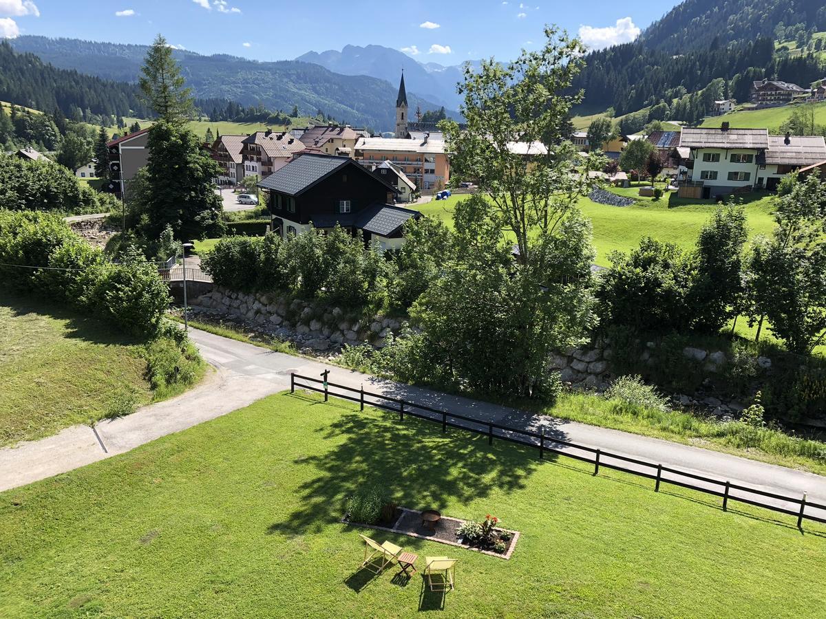 Hotel Kronenhirsch Rußbach am Paß Gschütt Exteriör bild