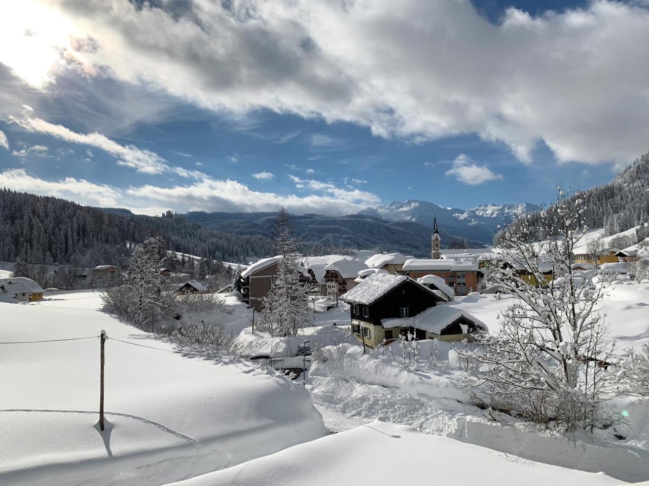 Hotel Kronenhirsch Rußbach am Paß Gschütt Exteriör bild