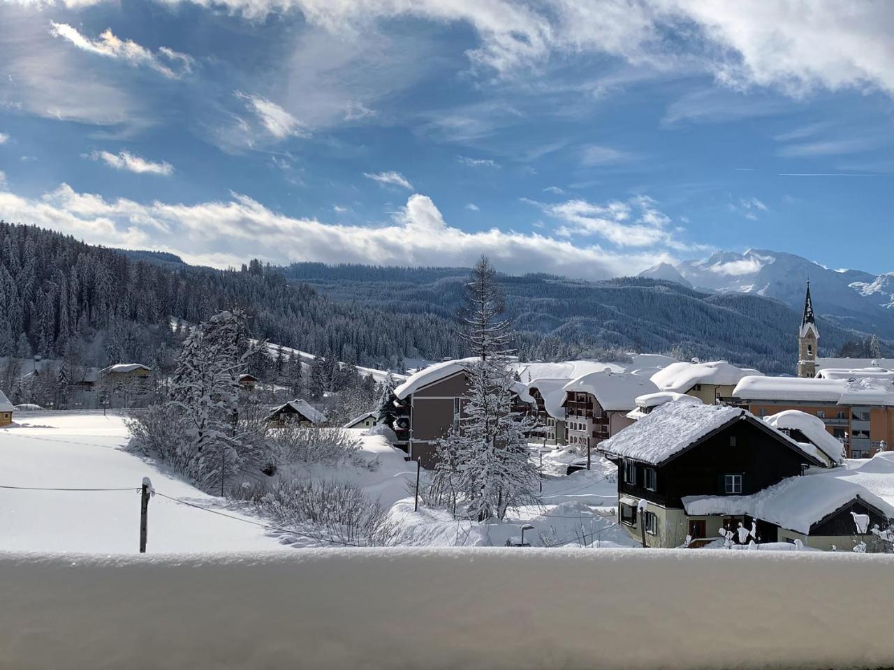 Hotel Kronenhirsch Rußbach am Paß Gschütt Exteriör bild